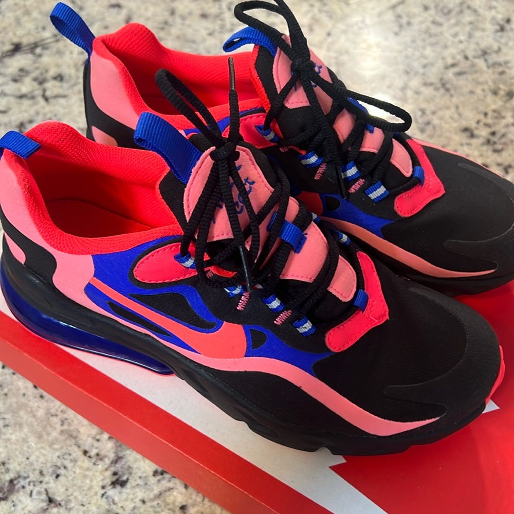 Nikes sneakers never worn before